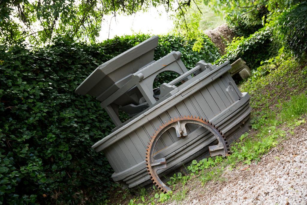 Le Moulin De Valaurie Hotel Екстериор снимка